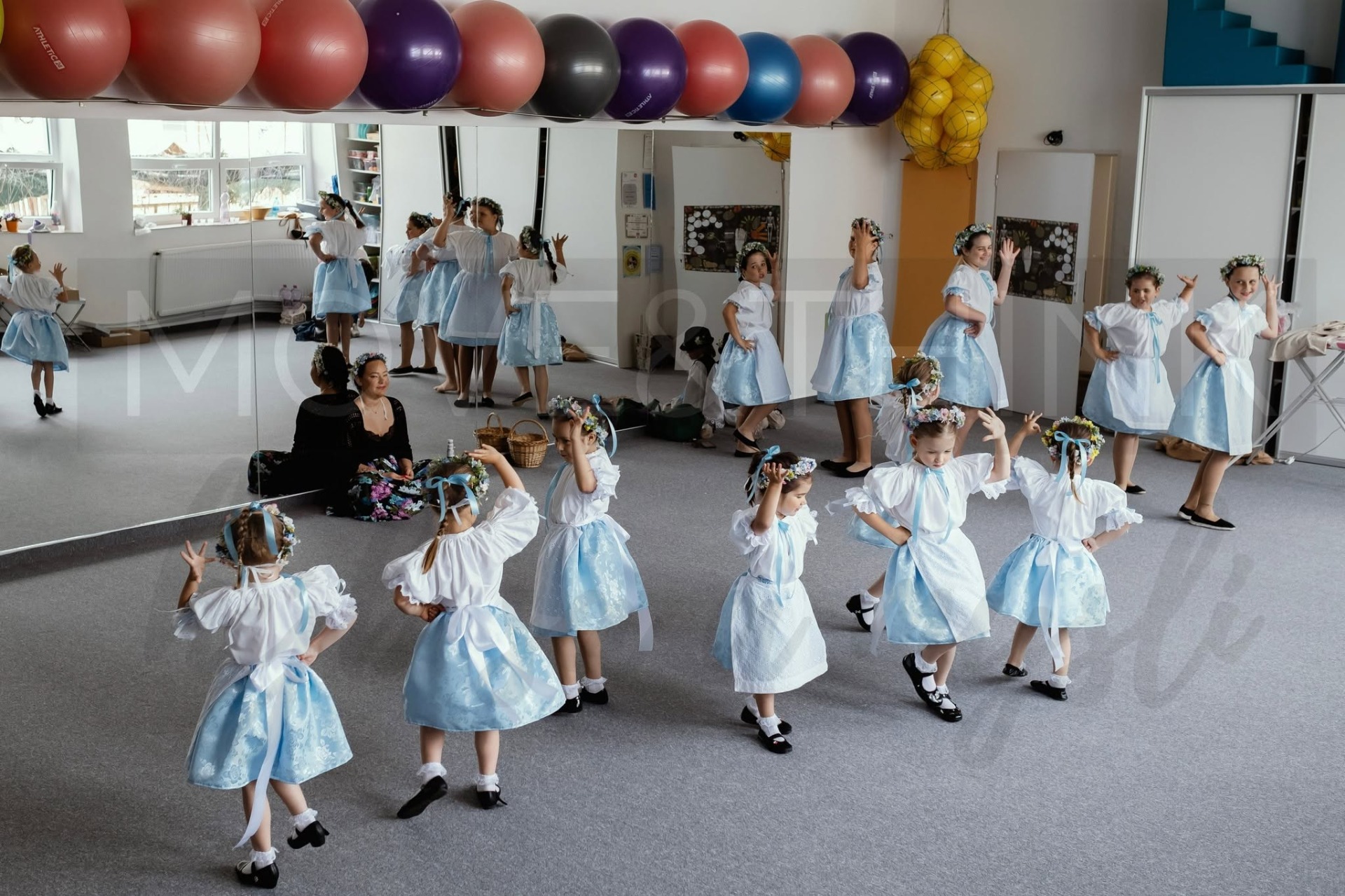 Súčasťou “Move & Think” bol aj tanečný krúžok, kde sa deti učili folklórny, latino aj moderný tanec